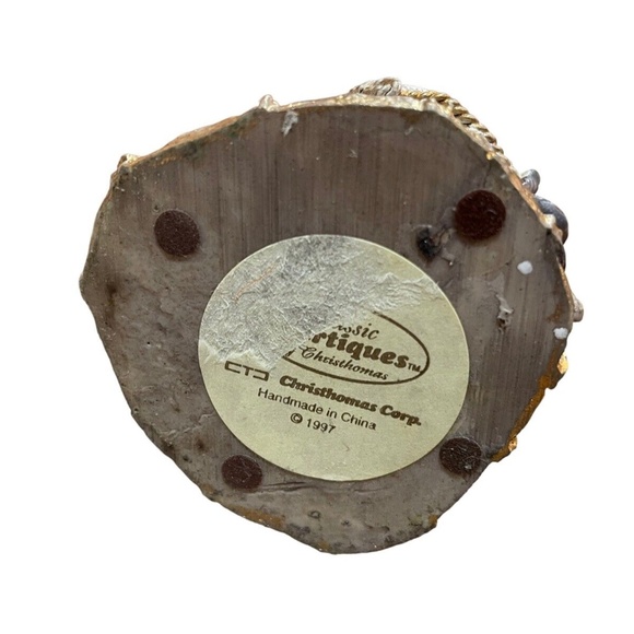 Bear Holding Kitten Resin Figure Christhomas Corp. 7" Tall - Picture 6 of 7